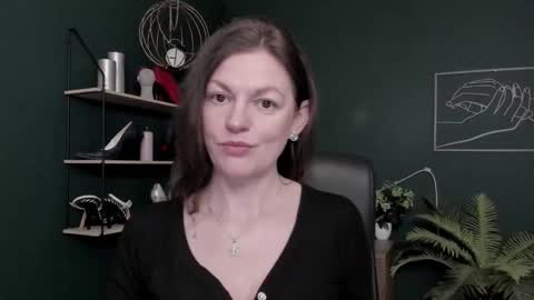 Vivian online show from February 18, 9:42 am