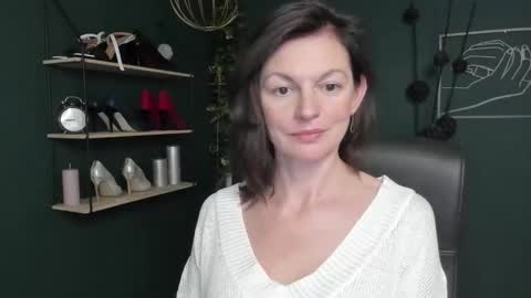 Vivian online show from September 27, 9:18 am