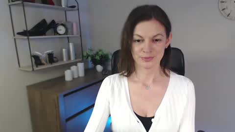 Vivian online show from February 25, 7:52 am