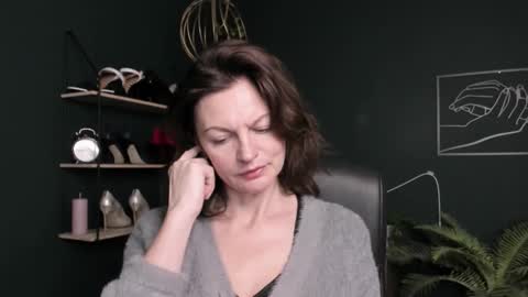 Vivian online show from October 24, 7:20 am