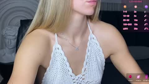Snapshot of vivian_evans_ chatting on September 26, 1:24 am Vivian Evans online show from September 26, 1:24 am