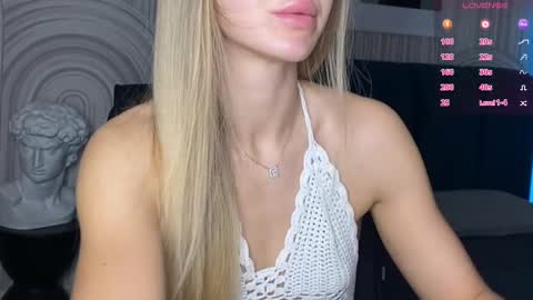 Snapshot of vivian_evans_ chatting on September 22, 1:10 am Vivian Evans online show from September 22, 1:10 am