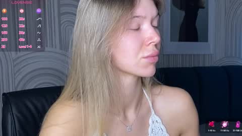Snapshot of vivian_evans_ chatting on September 16, 1:18 am Vivian Evans online show from September 16, 1:18 am