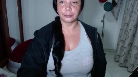 vivian_milf_paint online show from February 23, 11:40 pm