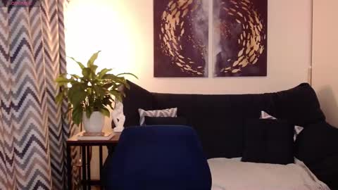 Vivian online show from November 9, 6:54 pm