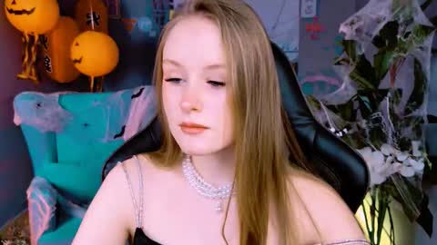 Vivien online show from October 18, 9:24 am