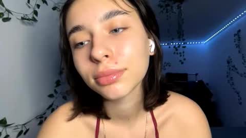 Vivi online show from November 25, 6:50 pm