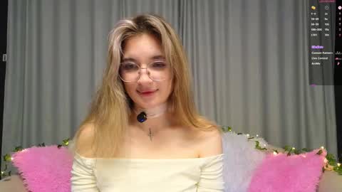 vivyboo111 online show from December 4, 8:19 pm