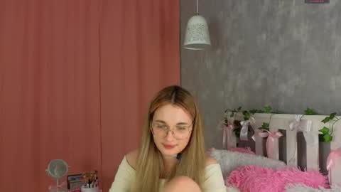 vivyboo111 online show from February 15, 7:45 pm