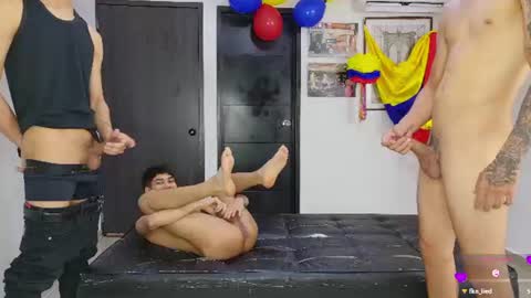 voyeurism_guys online show from June 30, 11:02 pm
