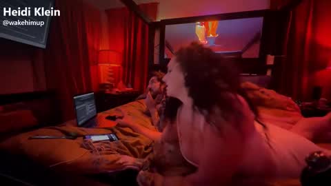 wakehimup online show from November 5, 6:37 am