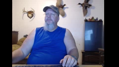 Snapshot of walkingbird chatting on October 31, 11:27 pm walkingbird online show from October 31, 11:27 pm