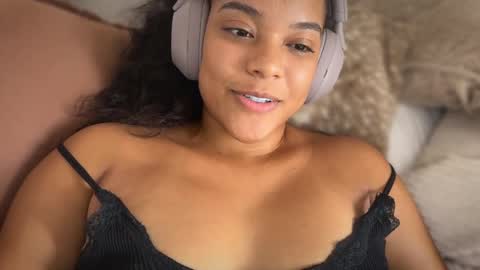 Layla friends call me Koko online show from October 8, 4:02 pm