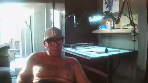 inittogetitin online show from November 28, 11:45 pm