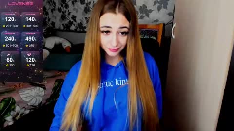 Snapshot of weakness4u chatting on February 25, 5:41 am Maya online show from February 25, 5:41 am