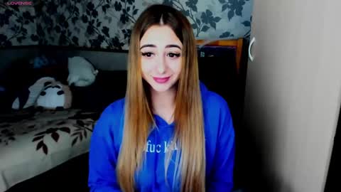 Snapshot of weakness4u chatting on January 18, 2:14 am Maya online show from January 18, 2:14 am