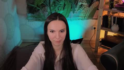 wednesday_evans online show from March 8, 5:00 am