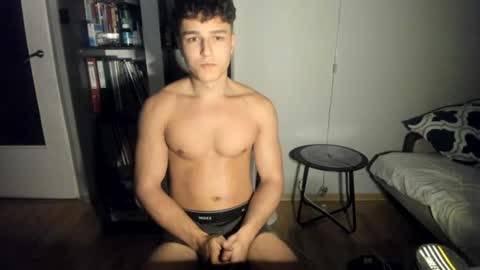 wee_willy_winky online show from June 14, 10:34 pm