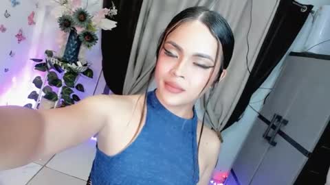 Hi Im LOVIE Please dont forget to follow and thumbs up me online show from May 17, 6:28 pm