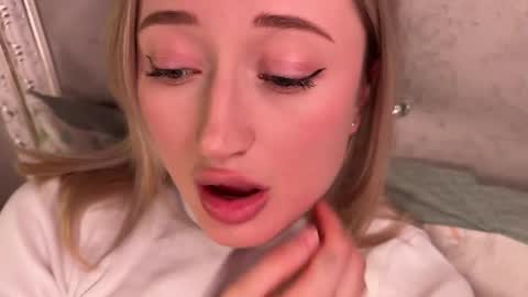 Daisy    online show from February 5, 6:04 pm