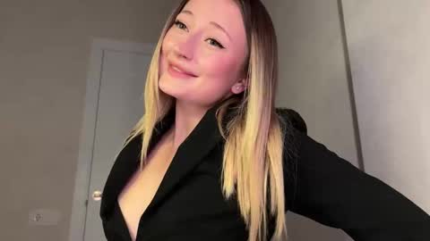 Daisy    online show from September 13, 5:15 pm