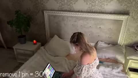 Daisy    online show from March 3, 9:37 pm