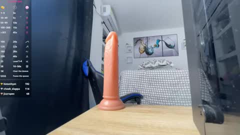 Wendy Alex online show from October 24, 12:00 am