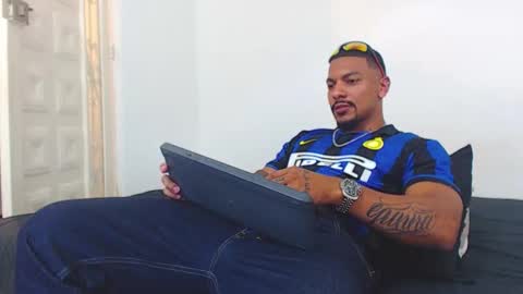 Wesley Rogger online show from October 25, 11:05 pm