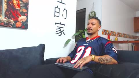 Wesley Rogger online show from March 22, 10:25 pm