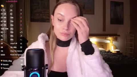 Lana online show from November 4, 8:32 pm