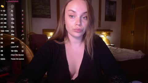 Lana online show from May 1, 7:19 pm