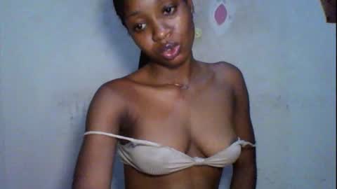 Snapshot of wet_pussy200 chatting on October 25, 9:59 pm Bella online show from October 25, 9:59 pm