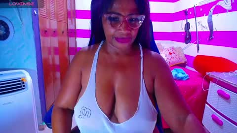 Snapshot of wethotass chatting on February 2, 8:41 pm gina online show from February 2, 8:41 pm