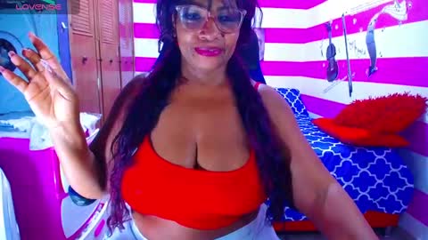 Snapshot of wethotass chatting on February 17, 1:04 am gina online show from February 17, 1:04 am