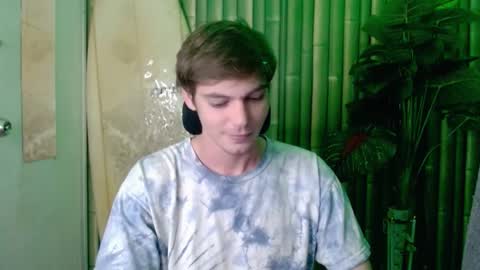Snapshot of whiteboyinasia chatting on October 22, 11:45 am Christian online show from October 22, 11:45 am