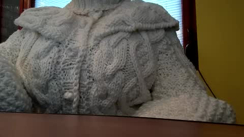 whitesweater online show from October 8, 7:14 am