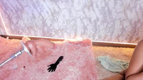 whitneyyfox online show from March 2, 7:43 am