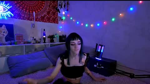 Snapshot of whoalexxa chatting on October 25, 7:58 pm Alexa online show from October 25, 7:58 pm