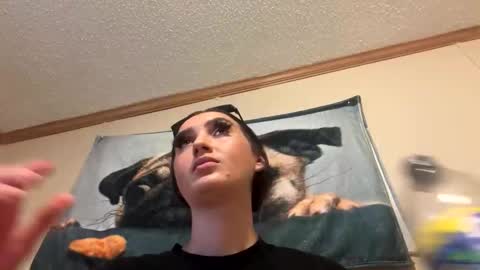 whoami1896 online show from April 27, 9:01 pm