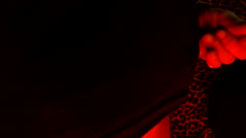 whor4mor online show from December 5, 1:11 pm