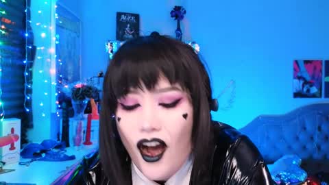 Snapshot of wickedxqueen chatting on February 13, 5:37 am Laura  online show from February 13, 5:37 am