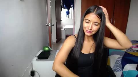 Ilauren online show from February 6, 6:43 pm