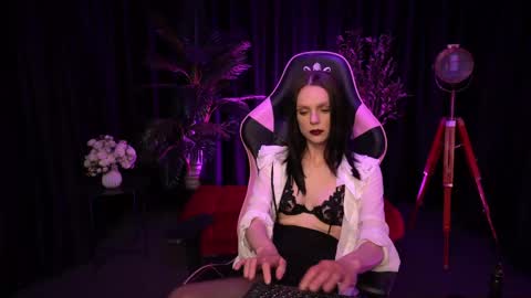 Alice online show from April 18, 7:07 pm