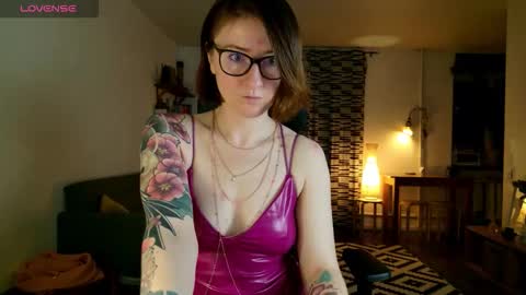 wild_peony online show from November 14, 8:00 pm