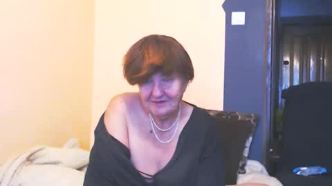 Snapshot of wildredcat chatting on October 2, 9:41 am WildRedCat online show from October 2, 9:41 am
