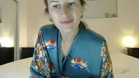 WildRose L - check my Pinned tweet if you dont see me online within 5 minutes after Ive sent email notifications online show from March 5, 3:04 am