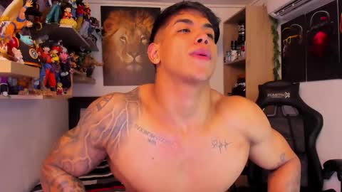 Snapshot of william_dracko9 chatting on October 21, 8:23 pm Dracko online show from October 21, 8:23 pm
