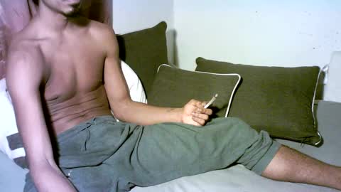 Snapshot of willingwillwet chatting on December 10, 4:06 pm Call me Babe online show from December 10, 4:06 pm