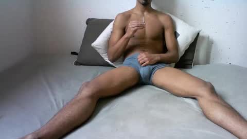 Snapshot of willingwillwet chatting on January 23, 11:26 am Call me Babe online show from January 23, 11:26 am