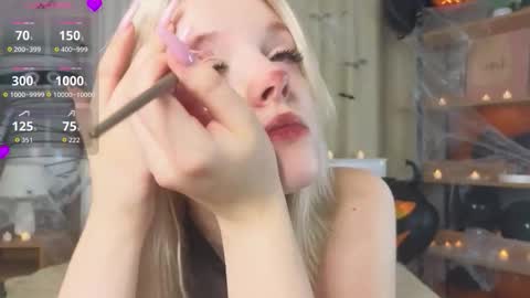 Mary online show from October 31, 1:28 am